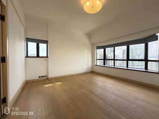 Mid Levels East - Bowen Place 08