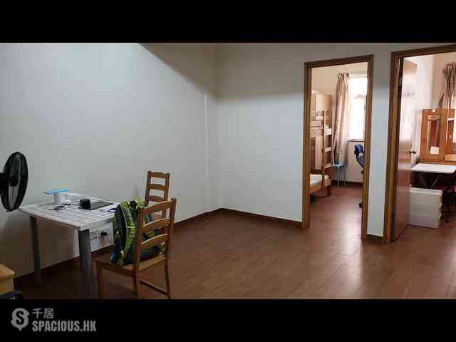 Shek Tong Tsui - Des Voeux Road West Building 01