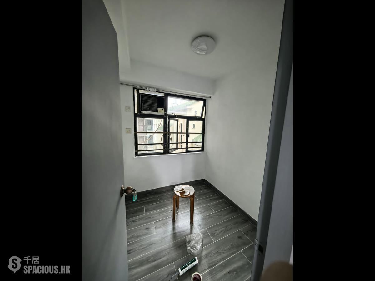 Shek Tong Tsui - Wing Ga Building 01