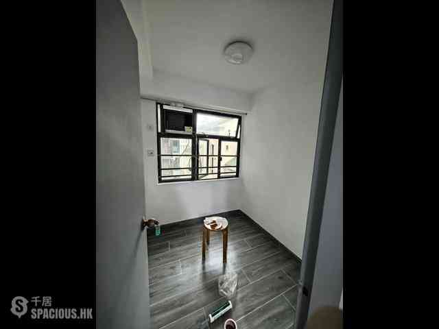 Shek Tong Tsui - Wing Ga Building 01