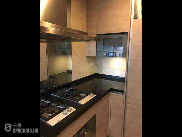 Wan Chai - The Avenue Phase 1 Block 5 02