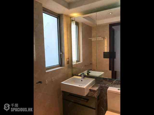 Wan Chai - The Avenue Phase 1 Block 5 07