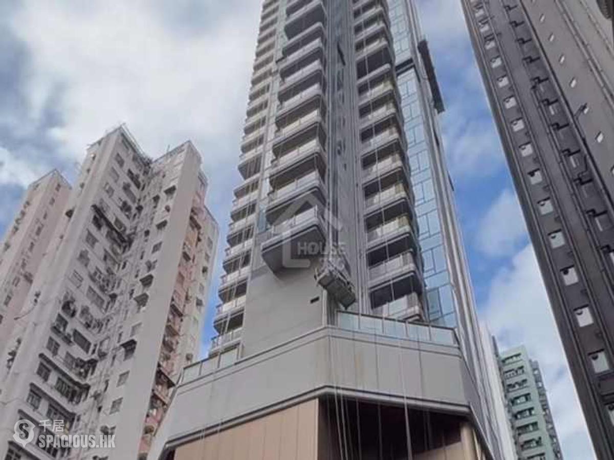 Sai Ying Pun - Des Voeux W Residence 01