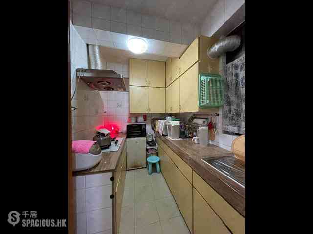 Mid Levels West - Hing Wah Mansion Block B 05