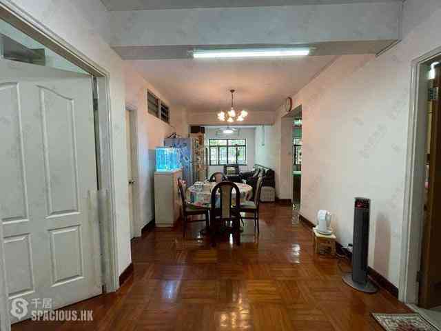 Mid Levels West - Hing Wah Mansion Block B 08
