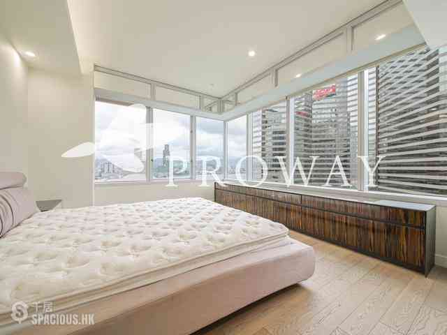 Wan Chai - Convention Plaza Apartments 05