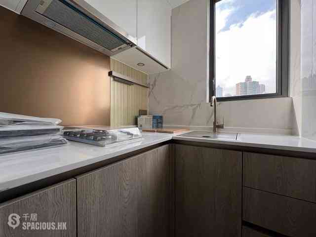 Sai Ying Pun - The Queens 05