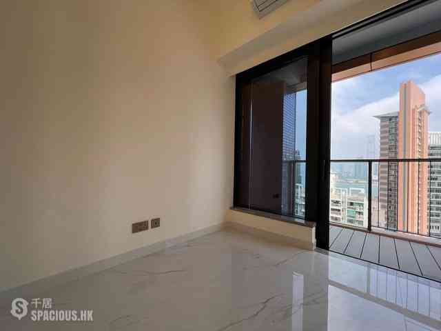 Sai Ying Pun - The Queens 08