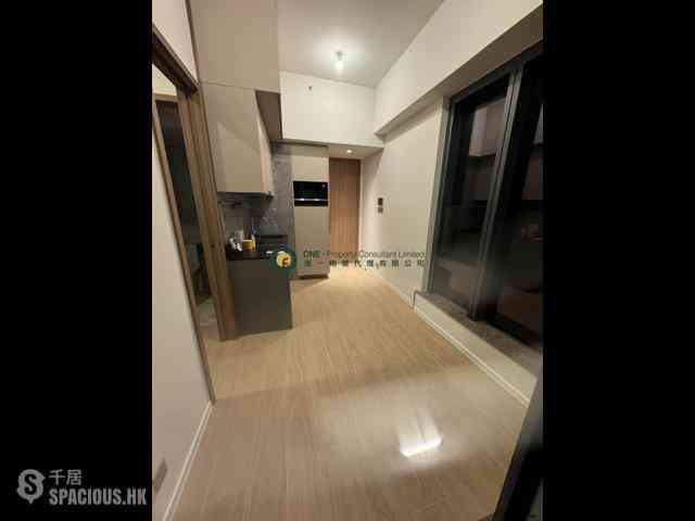 Sai Ying Pun - Des Voeux W Residence 03