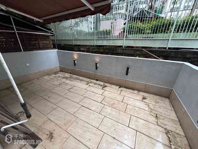 Soho - Kwan Fat Building (House) 04