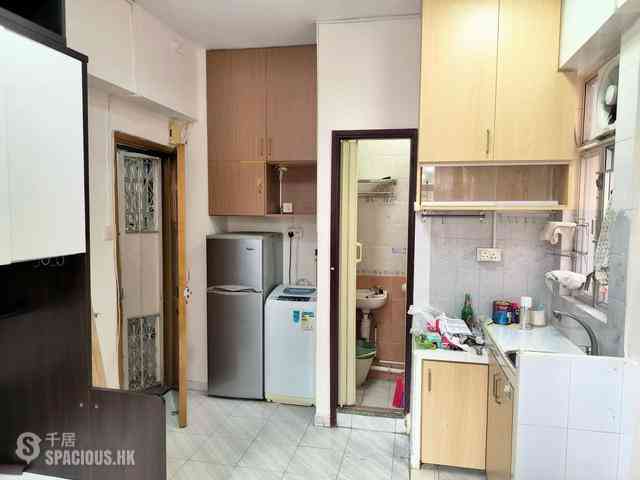 Shau Kei Wan - Fu King Building 01