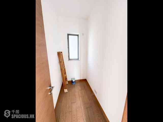 Sai Ying Pun - Island Crest Block 2 11