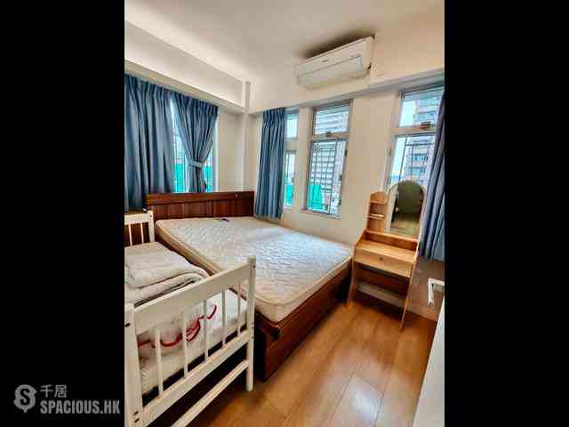 Shek Tong Tsui - Chong Yip Centre Block B 07