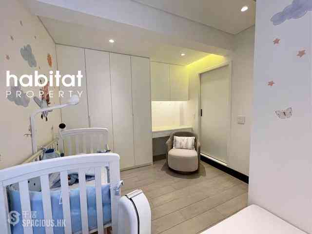 Mid Levels Central - Elegant Terrace 05