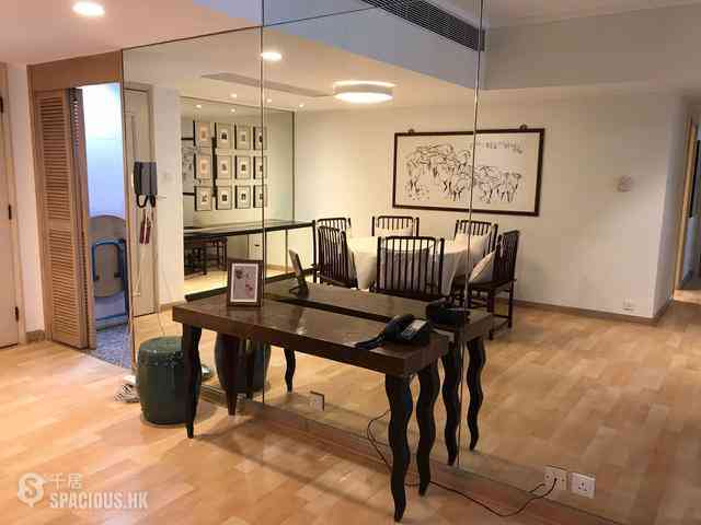 Wan Chai - Convention Plaza Apartments 06
