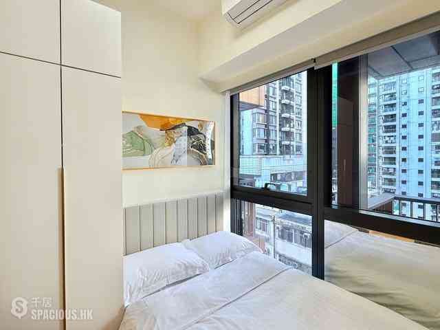 Sai Ying Pun - The Queens 03
