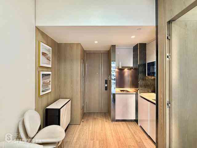 Sai Ying Pun - The Queens 04