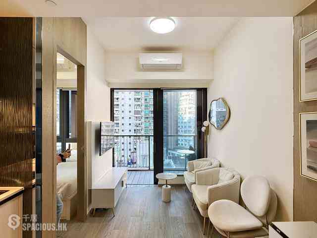 Sai Ying Pun - The Queens 01