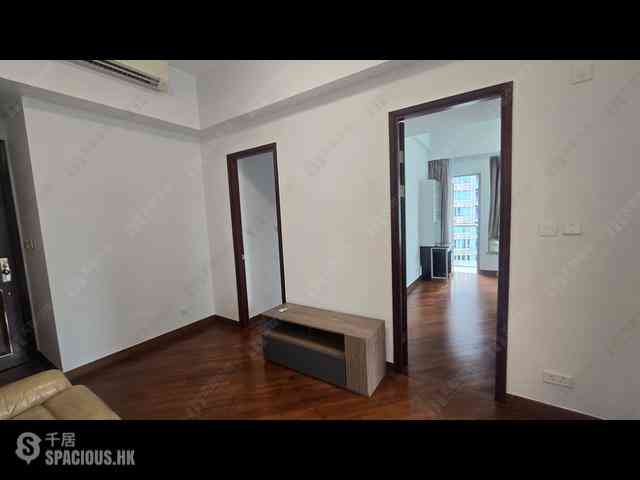 Wan Chai - The Avenue Phase 2 Block 2 04