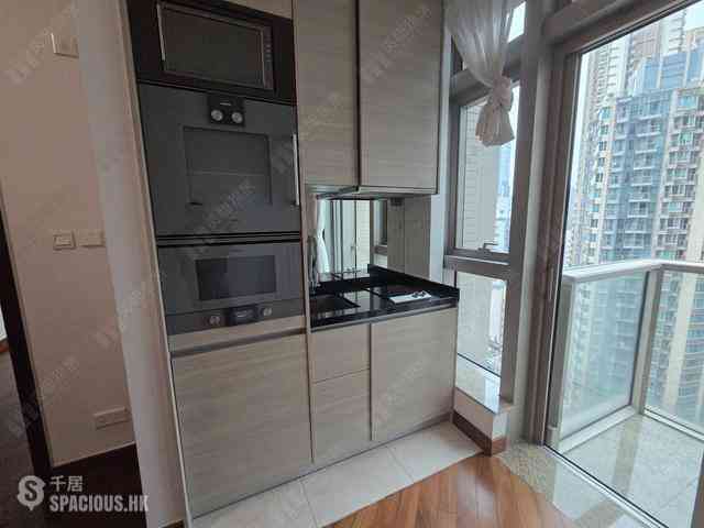 Wan Chai - The Avenue Phase 2 Block 2 07