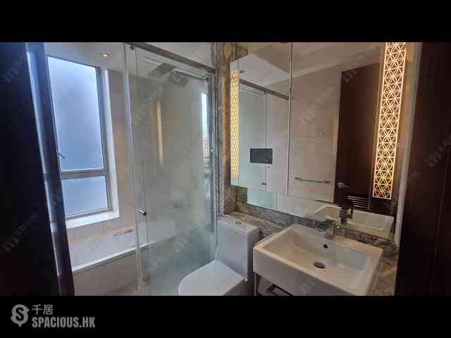 Wan Chai - The Avenue Phase 2 Block 2 08