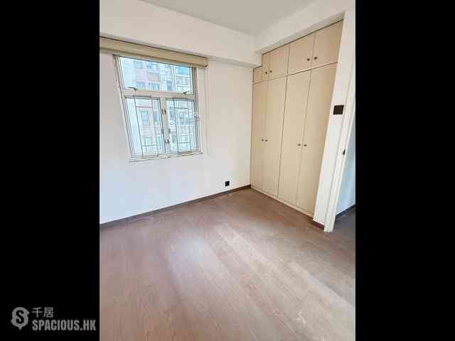 Soho - King Ho Building 04