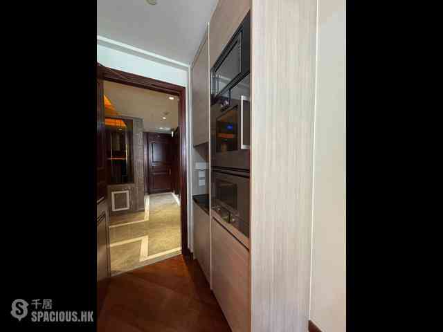 Wan Chai - The Avenue Phase 2 Block 2 03