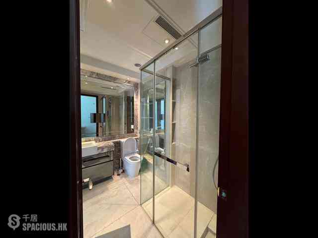 Wan Chai - The Avenue Phase 2 Block 2 03