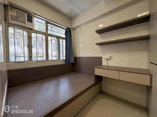 Sai Ying Pun - 246, Queen's Road West 04