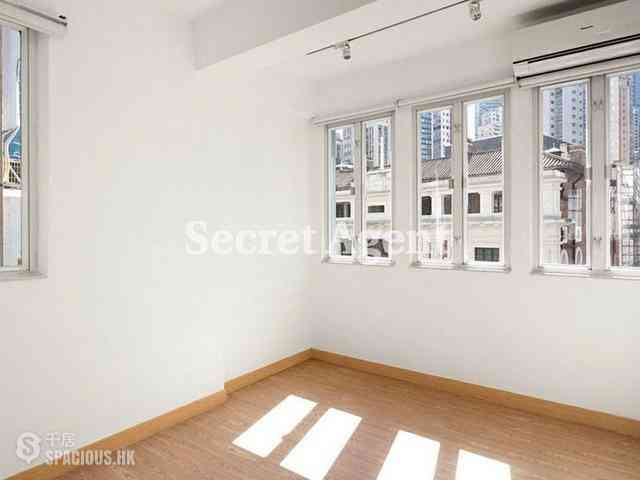 Central - Sunny Building 08