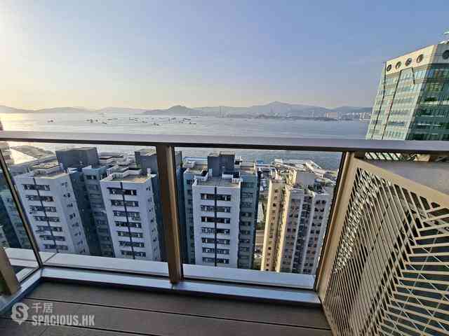 Sai Ying Pun - Des Voeux W Residence 01