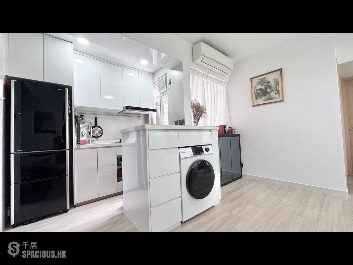 Sai Ying Pun - Tong Nam Mansion 01