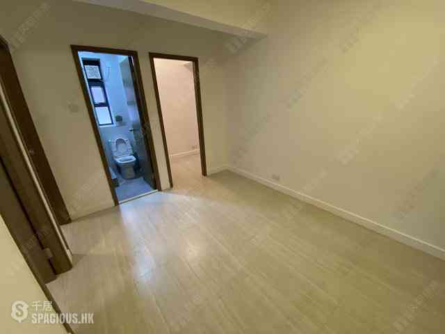 Wan Chai - Chin Hung Building 04