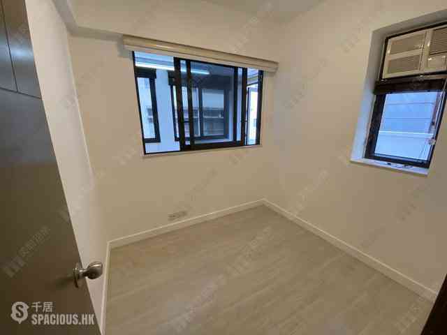 Wan Chai - Chin Hung Building 05