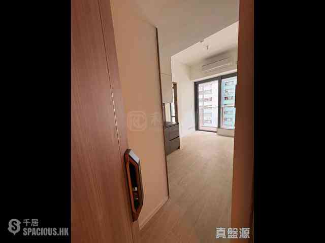 Sai Ying Pun - Des Voeux W Residence 01