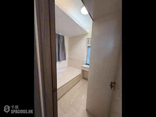 Causeway Bay - Hoi Hing Building 05