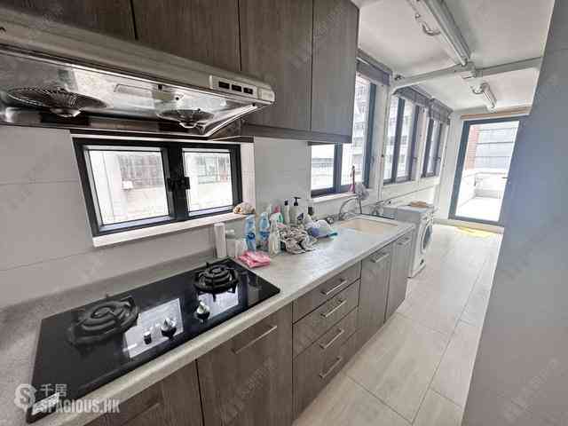 Wan Chai - Chin Hung Building 07