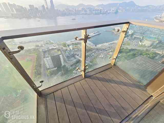 Wan Chai - The Gloucester 01