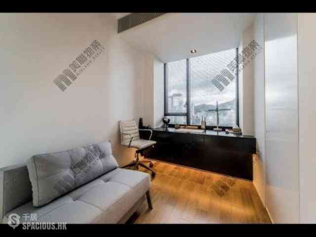 Wan Chai - The Gloucester 11