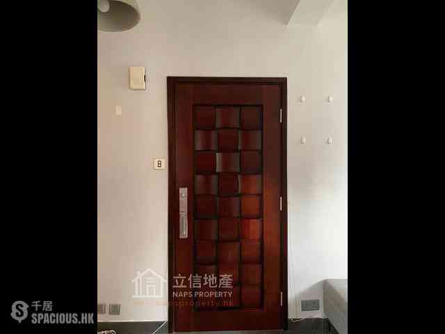 Soho - Chung Hing Court 08