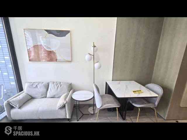 Sai Ying Pun - The Queens 01