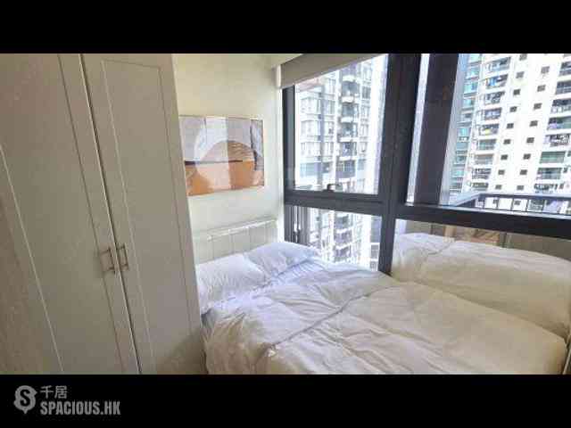 Sai Ying Pun - The Queens 02