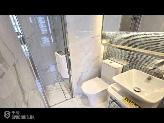 Sai Ying Pun - The Queens 04