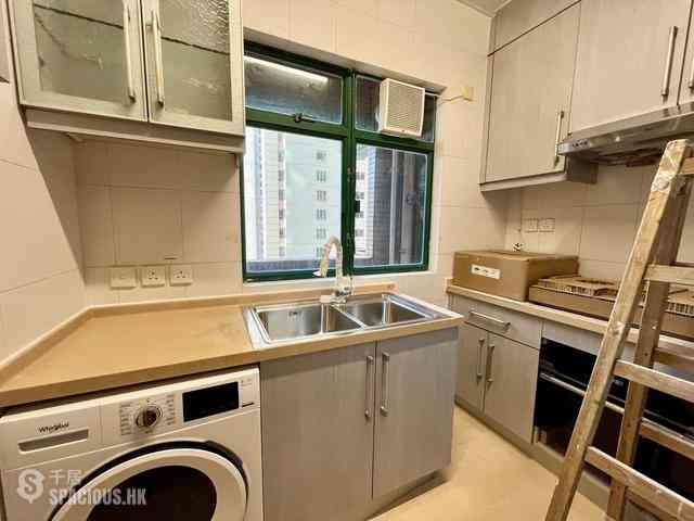 Mid Levels Central - Hillsborough Court Block 1 07