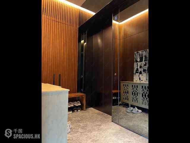 Mid Levels West - University Heights Tower 2 03
