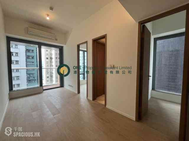 Sai Ying Pun - Des Voeux W Residence 01