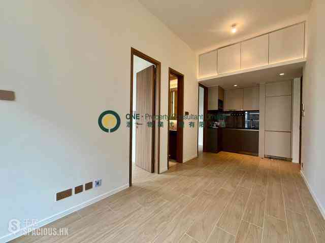 Sai Ying Pun - Des Voeux W Residence 02