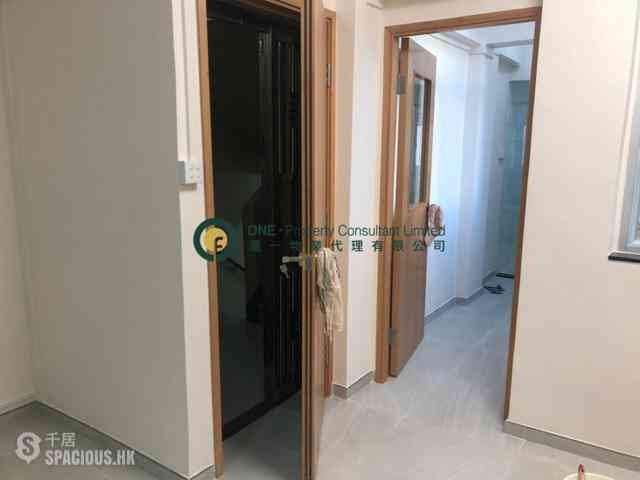 Sai Ying Pun - Tone Hing Building 01
