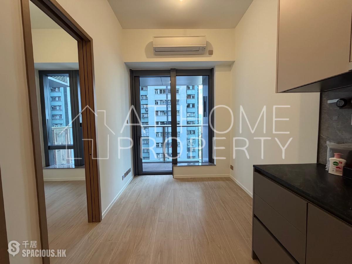 Sai Ying Pun - Des Voeux W Residence 01