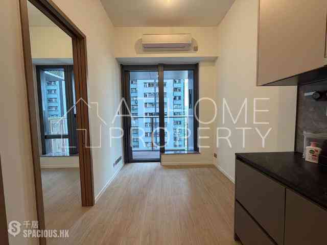 Sai Ying Pun - Des Voeux W Residence 01